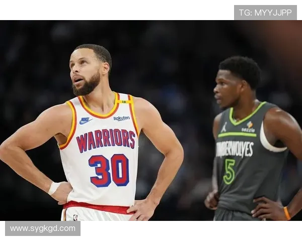 爱德华兹称赞克拉克表现出色称其出场让球队防守体系更加稳固